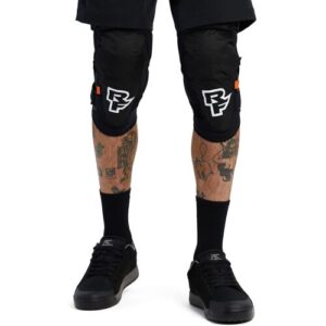 Race Face Schaumstoffgepolsterte flexible Mountainbike Knie Protektoren. Farbe: Schwarz / Größe: S